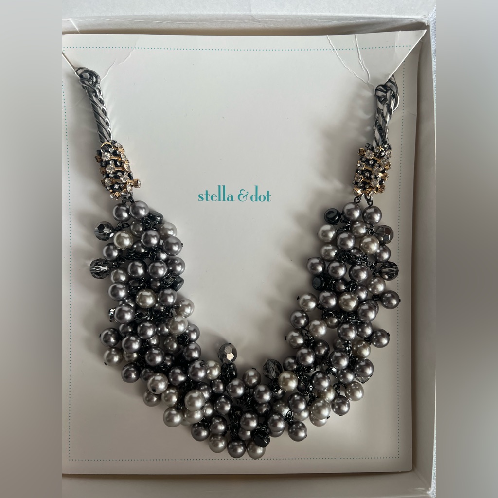 Stella Dot Isadora Pearl Bib Necklace 22$